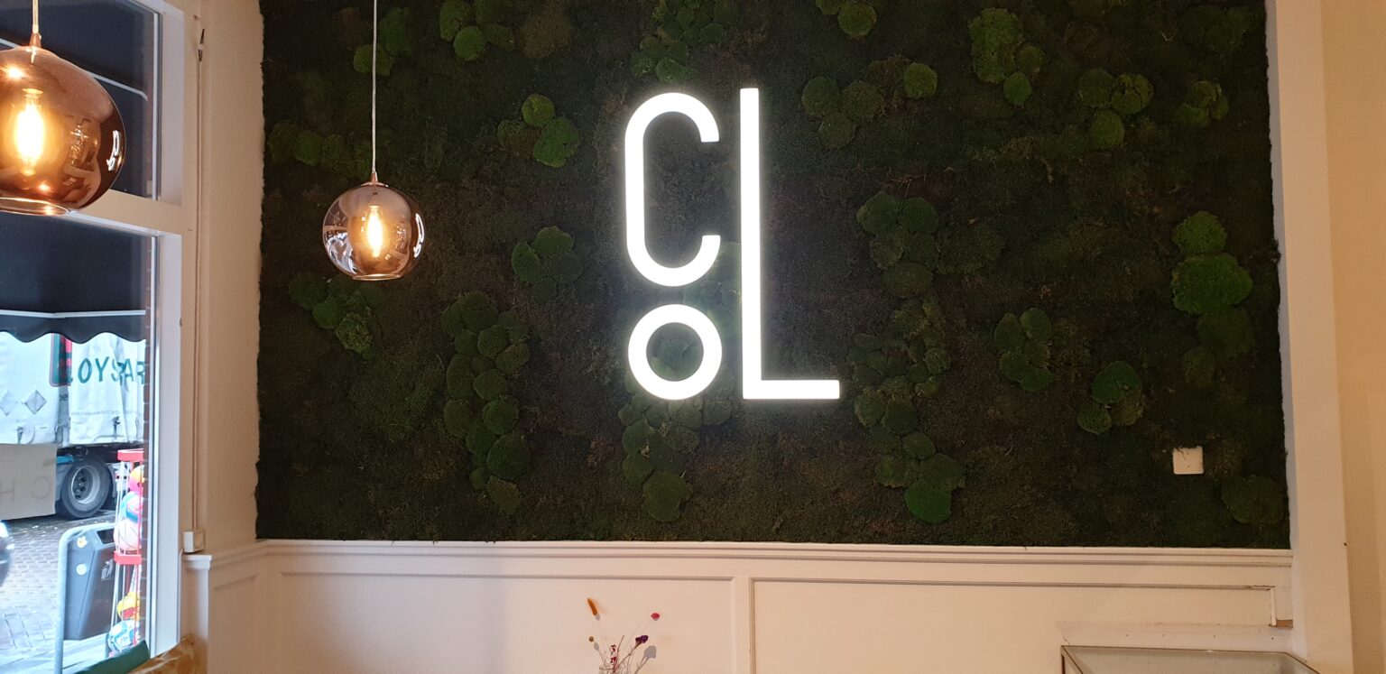 Chique o latte Led letters doosletters raambelettering den haag breda