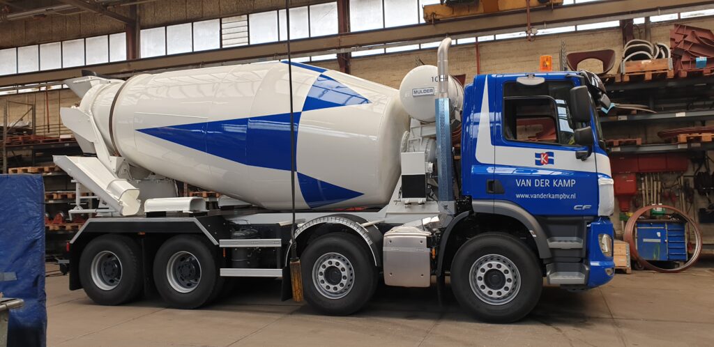 Belettering daf en ginaf vrachtwagens van der kamp voor bakker bedrijfswagens amersfoort