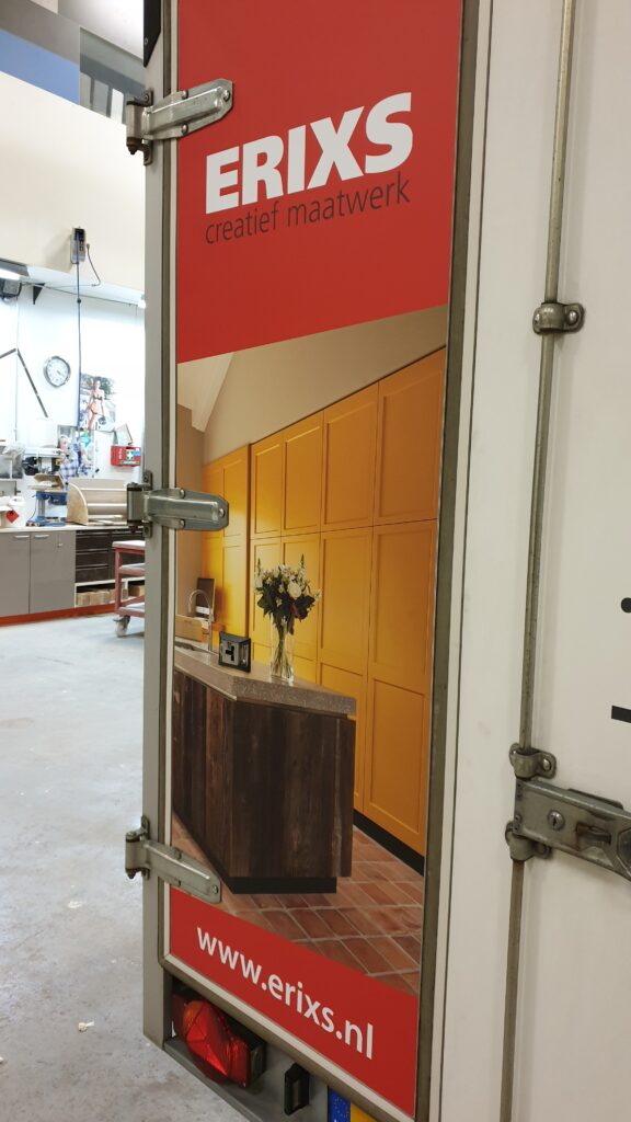 Aanhanger belettering wrap erixs creatief maatwerk amersfoort interieurbouw