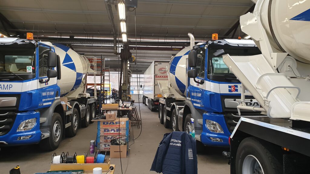 Belettering daf en ginaf vrachtwagens van der kamp voor bakker bedrijfswagens amersfoort