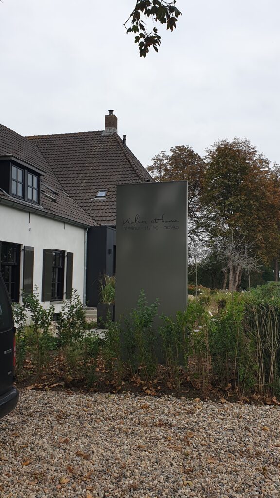 violier at home IJzendoorn gevelreclame reclamezuil interieurreclame freesletters